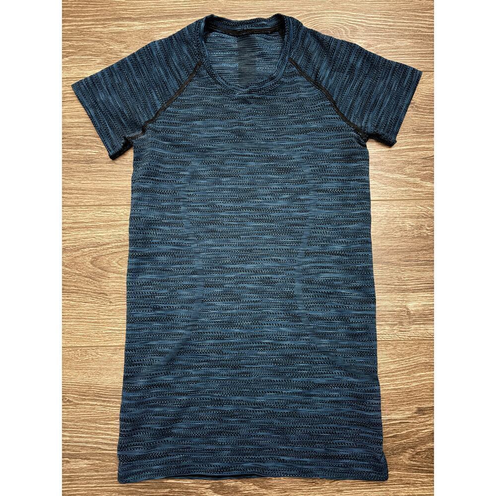 Lululemon Swiftly Tech Short Sleeve Tee size 4 Blue